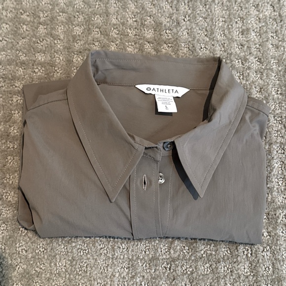 Athleta Midday Bubble Hem Shirt
Sz L Cropped button-down - Picture 7 of 7